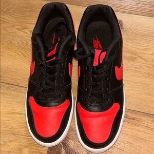 Nike Men's Black and Red Sneakers